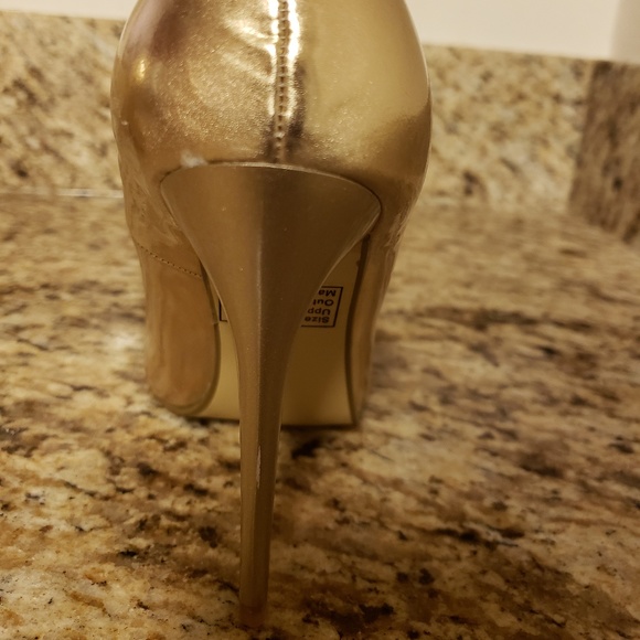 Olivia Miller Alessia Signature Pumps - Picture 6 of 8